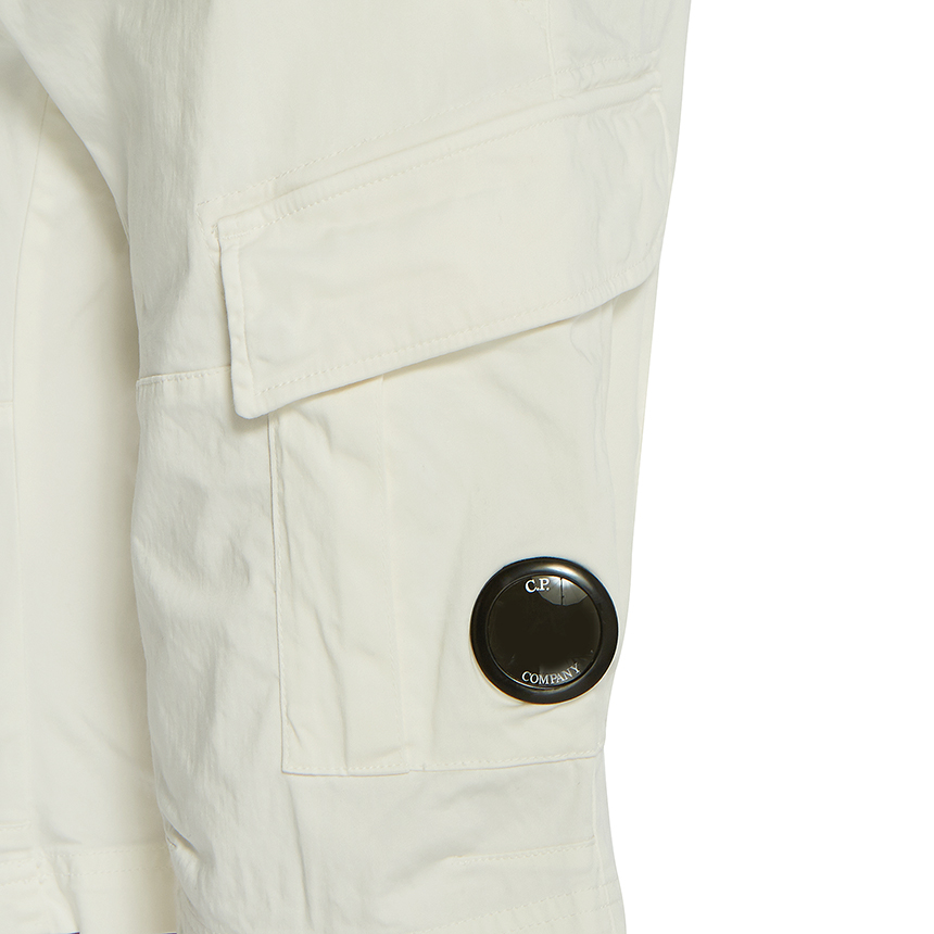 씨피컴퍼니(CP COMPANY) 렌즈 남자 카고 반바지 08CMBE117A 005694G 103