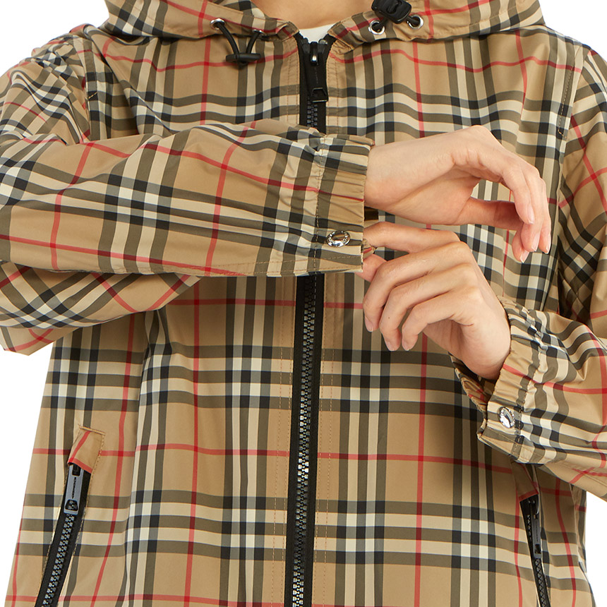 버버리(BURBERRY) 빈티지 체크 리사이클 여자 후드 자켓 EVERTON 8025678 A7028