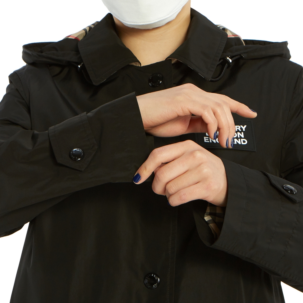 버버리(BURBERRY) 디태처블 후드 쉐이프 메모리 태피터 여자 카 코트 OXCLOSE 8022731 A1189