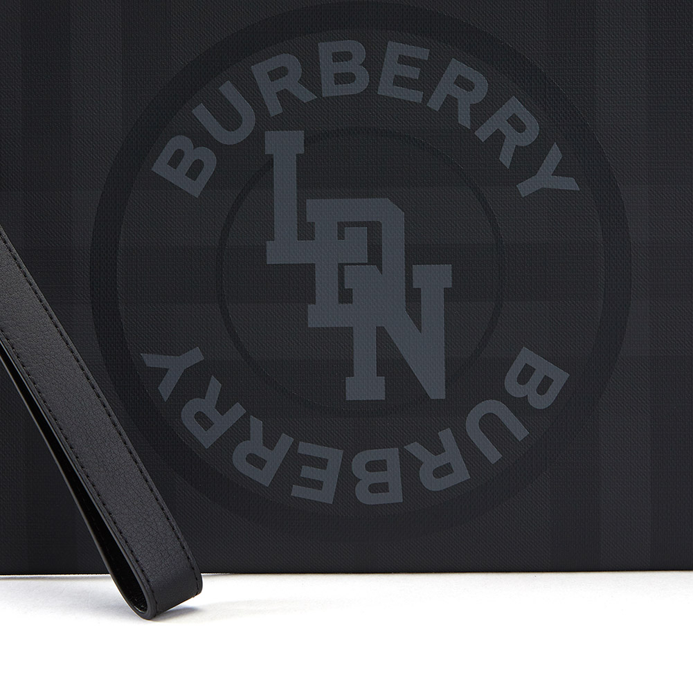 버버리(BURBERRY) 로고 그래픽 런던 체크 남자 클러치/파우치 EDIN 8022559