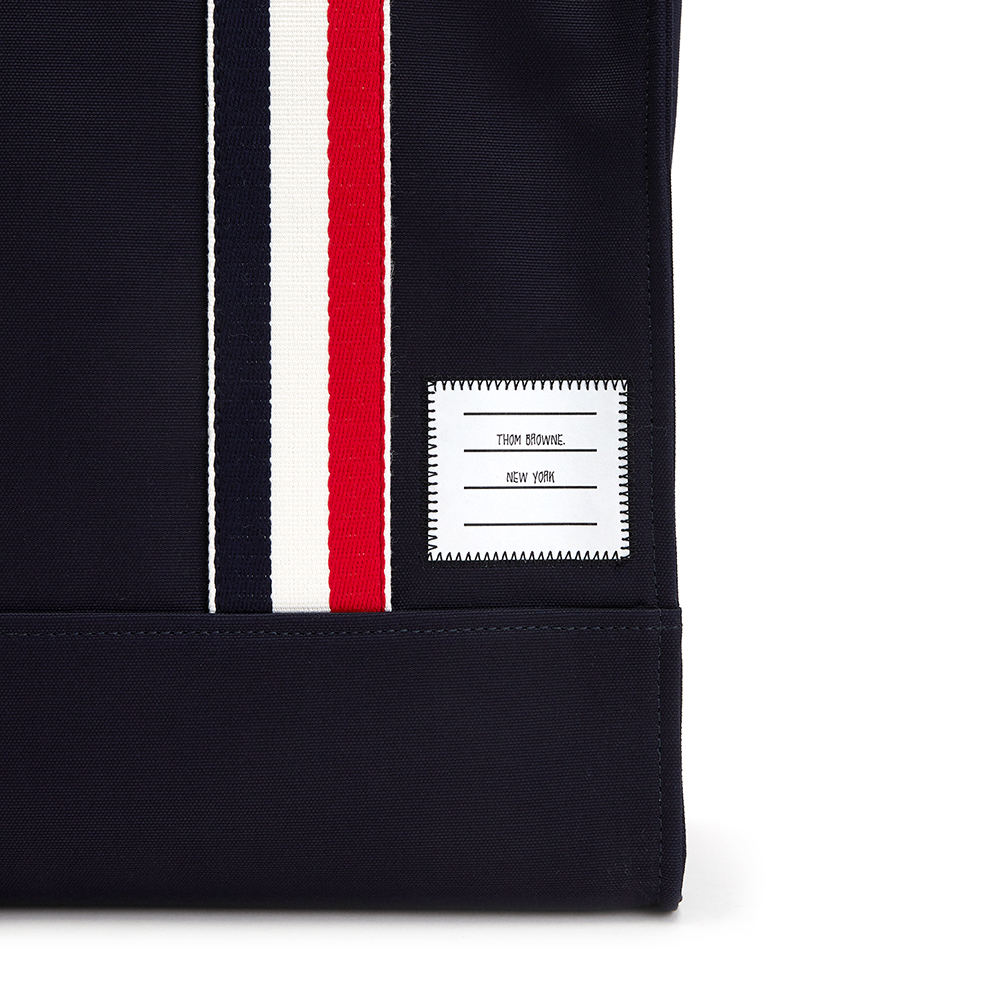 톰브라운(THOM BROWNE) 시그니처 삼선 공용 토트백 MAG170A 05390 415