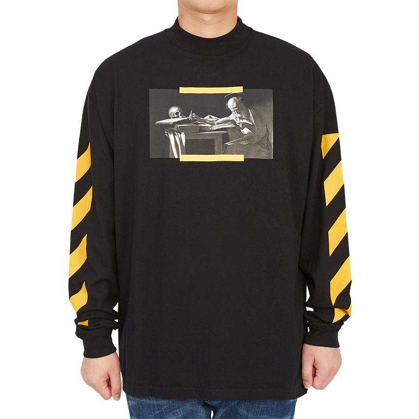 오프화이트(OFF WHITE) 카라바지오 페인팅 오버 남자 모크넥 긴팔티셔츠 OMAB032F 21JER006 1084