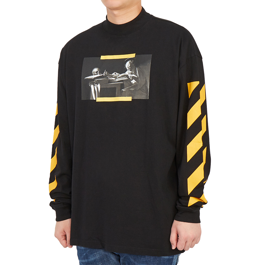 오프화이트(OFF WHITE) 카라바지오 페인팅 오버 남자 모크넥 긴팔티셔츠 OMAB032F 21JER006 1084