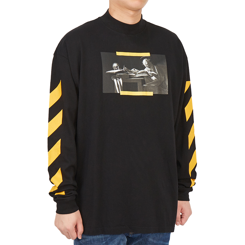 오프화이트(OFF WHITE) 카라바지오 페인팅 오버 남자 모크넥 긴팔티셔츠 OMAB032F 21JER006 1084