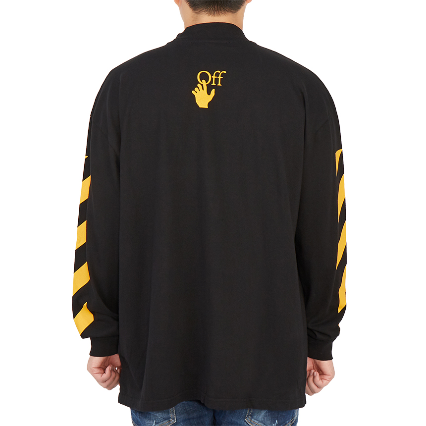 오프화이트(OFF WHITE) 카라바지오 페인팅 오버 남자 모크넥 긴팔티셔츠 OMAB032F 21JER006 1084