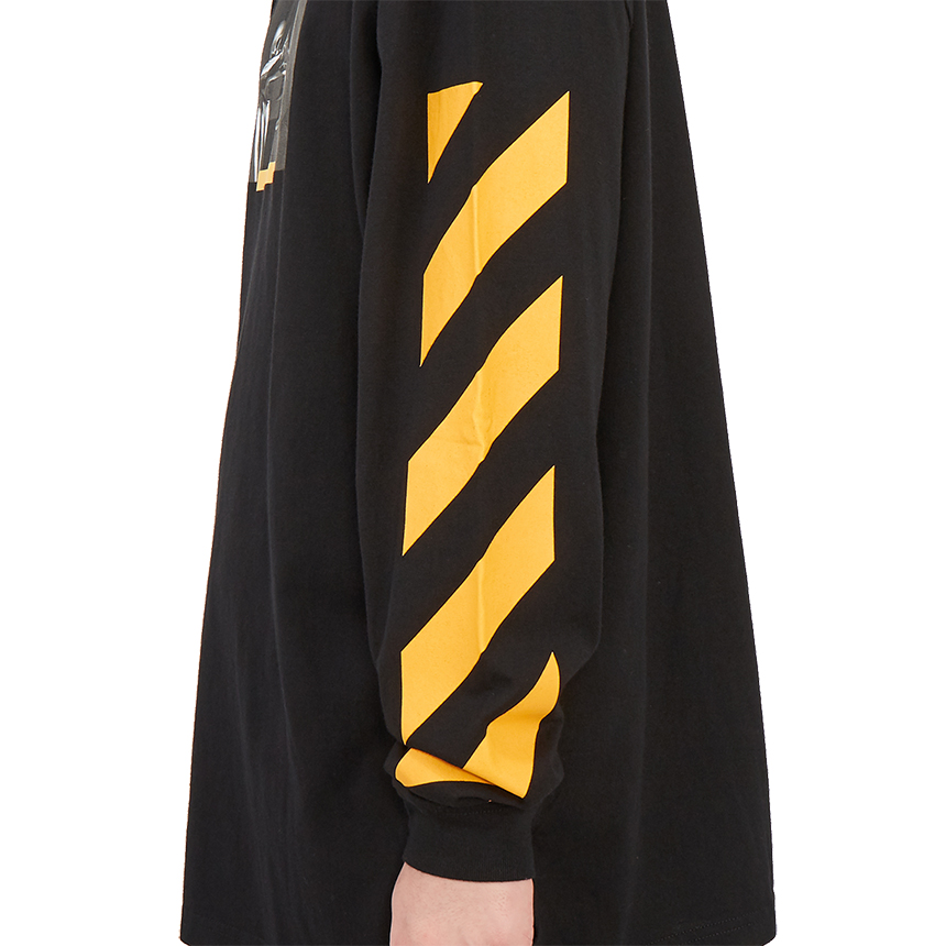 오프화이트(OFF WHITE) 카라바지오 페인팅 오버 남자 모크넥 긴팔티셔츠 OMAB032F 21JER006 1084