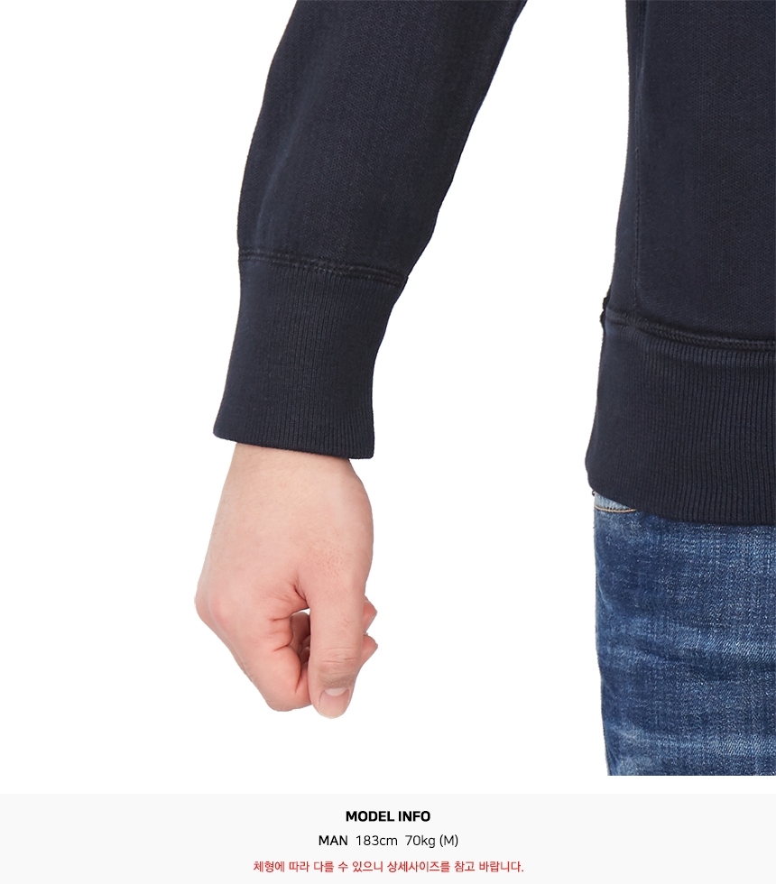 씨피컴퍼니(CP COMPANY) 렌즈 남자 니트 스웨터 레귤러핏 11CMKN098A 005805G 888
