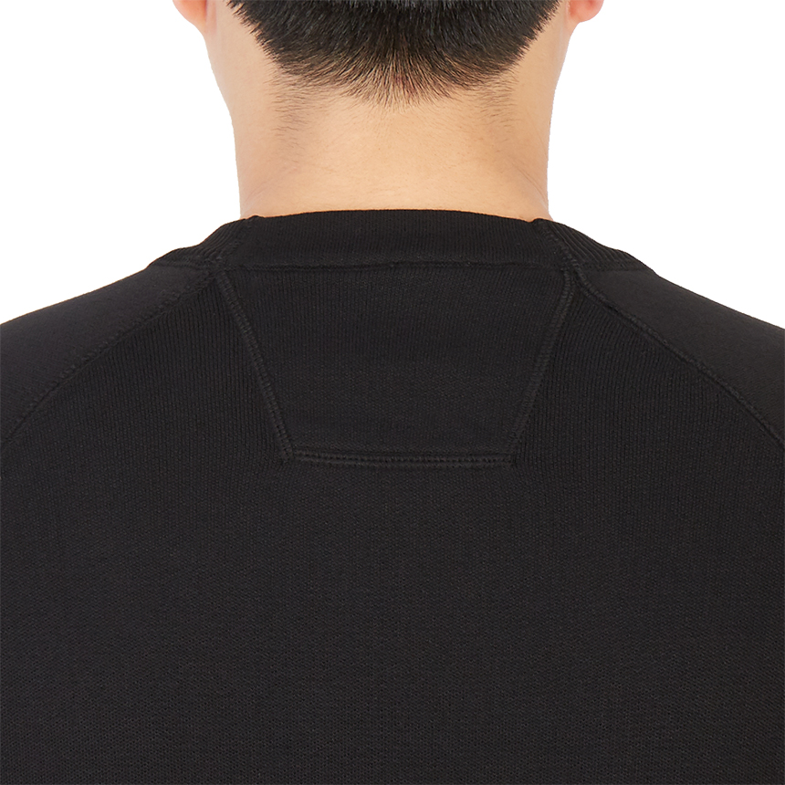 씨피컴퍼니(CP COMPANY) 렌즈 남자 니트 스웨터 레귤러핏 11CMKN098A 005805G 999