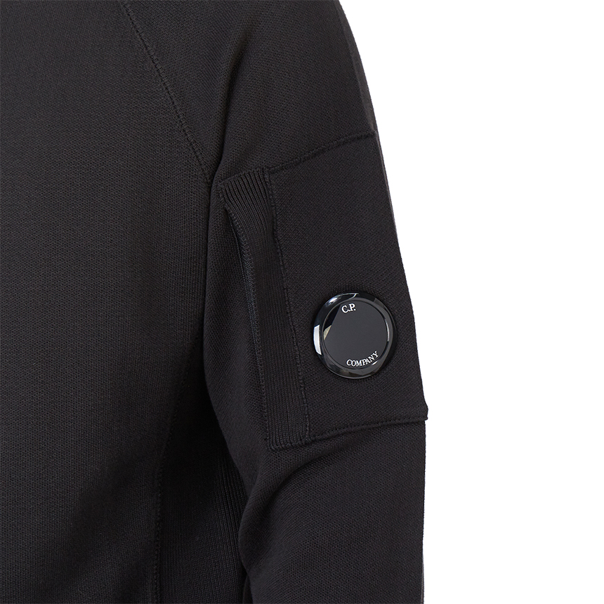 씨피컴퍼니(CP COMPANY) 렌즈 남자 니트 스웨터 레귤러핏 11CMKN098A 005805G 999