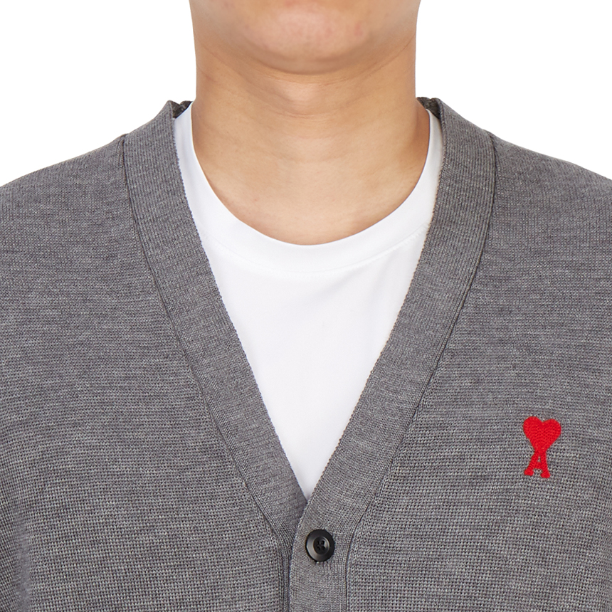 아미(AMI) 하트 로고 남자 울 가디건 A21HK305 001 055