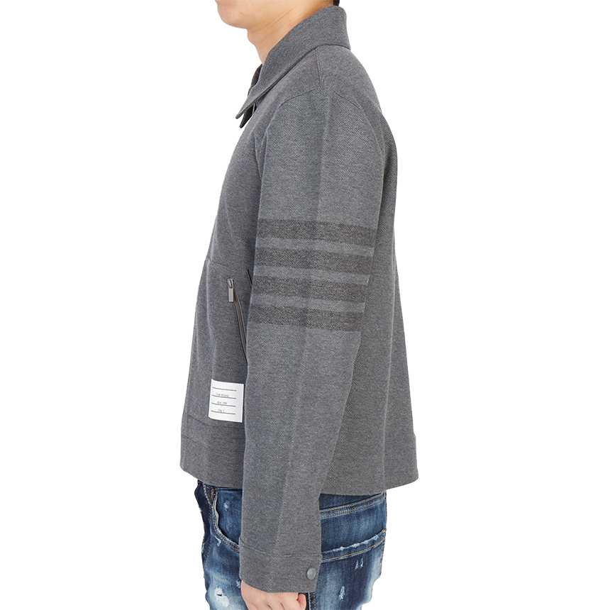 톰브라운(THOM BROWNE) 더블 페이스 테크 트윌 사선 스트라이프 남자 코치 자켓 MJT283A 06772 035