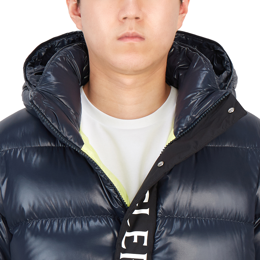 몽클레어(MONCLER) 모리 남자 후드 아노락 패딩 점퍼 자켓 1A00040 68950 742