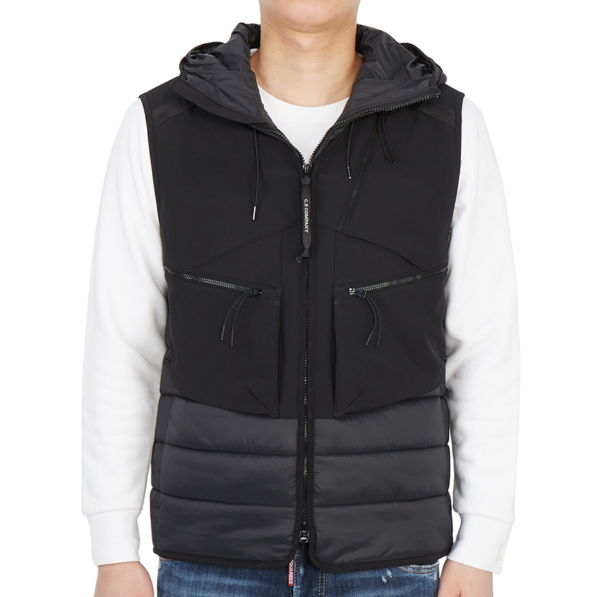 씨피컴퍼니(CP COMPANY) 쉘-R 고글 남자 후드 패딩 조끼 11CMOW107A 006097M 999