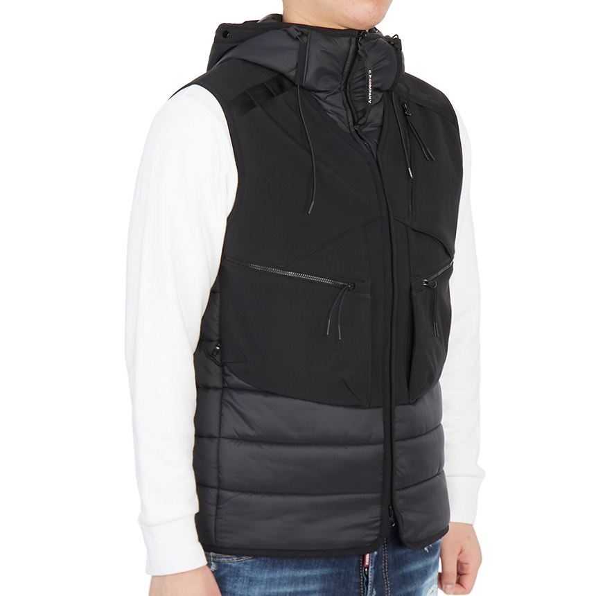 씨피컴퍼니(CP COMPANY) 쉘-R 고글 남자 후드 패딩 조끼 11CMOW107A 006097M 999