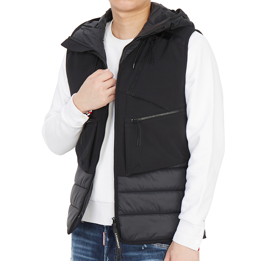 씨피컴퍼니(CP COMPANY) 쉘-R 고글 남자 후드 패딩 조끼 11CMOW107A 006097M 999