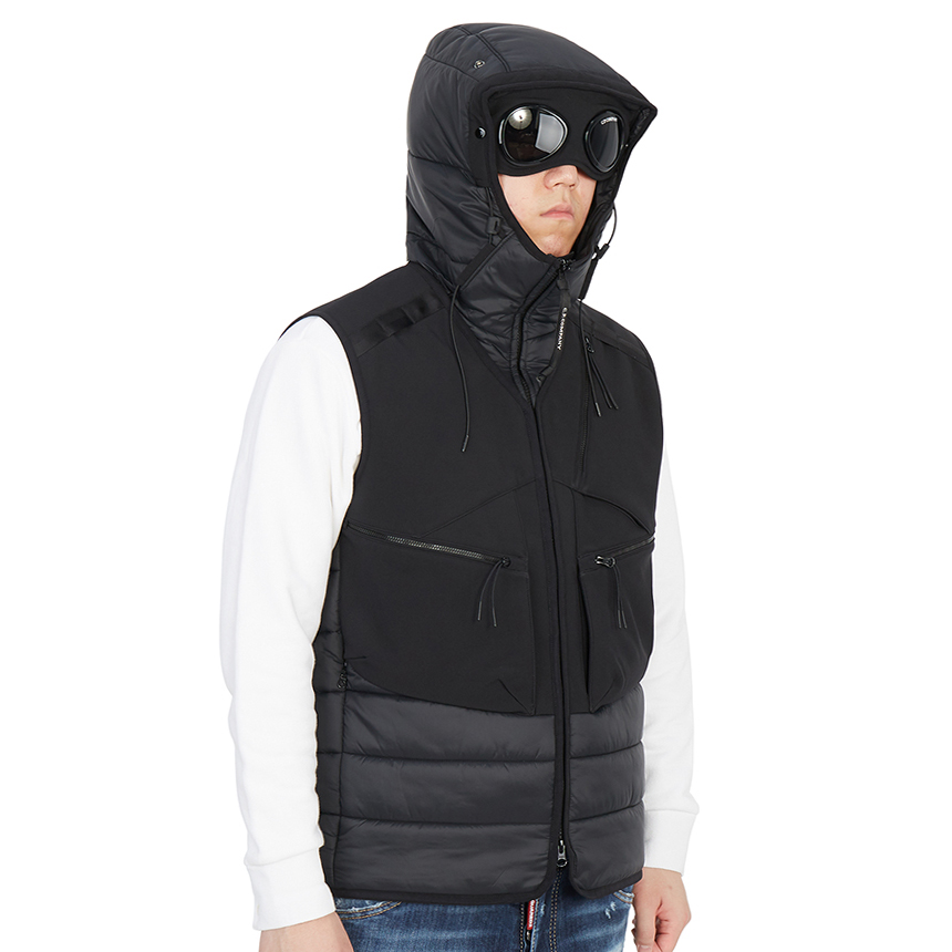 씨피컴퍼니(CP COMPANY) 쉘-R 고글 남자 후드 패딩 조끼 11CMOW107A 006097M 999