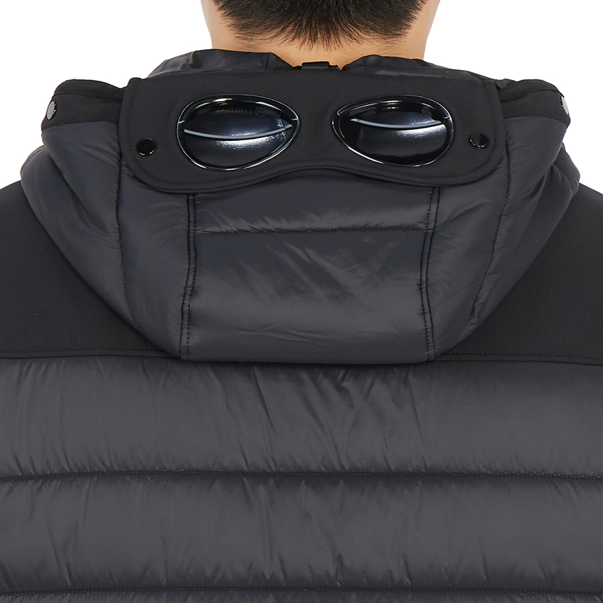 씨피컴퍼니(CP COMPANY) 쉘-R 고글 남자 후드 패딩 조끼 11CMOW107A 006097M 999