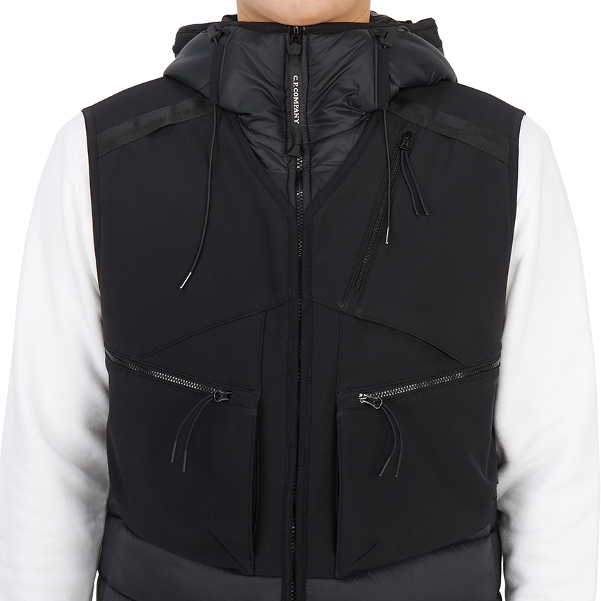 씨피컴퍼니(CP COMPANY) 쉘-R 고글 남자 후드 패딩 조끼 11CMOW107A 006097M 999
