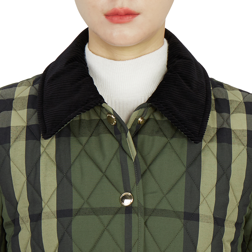 버버리(BURBERRY) 코듀로이 다이아몬드 퀼팅 여자 울 반 자켓 LYDD CHK 8041499 A3501