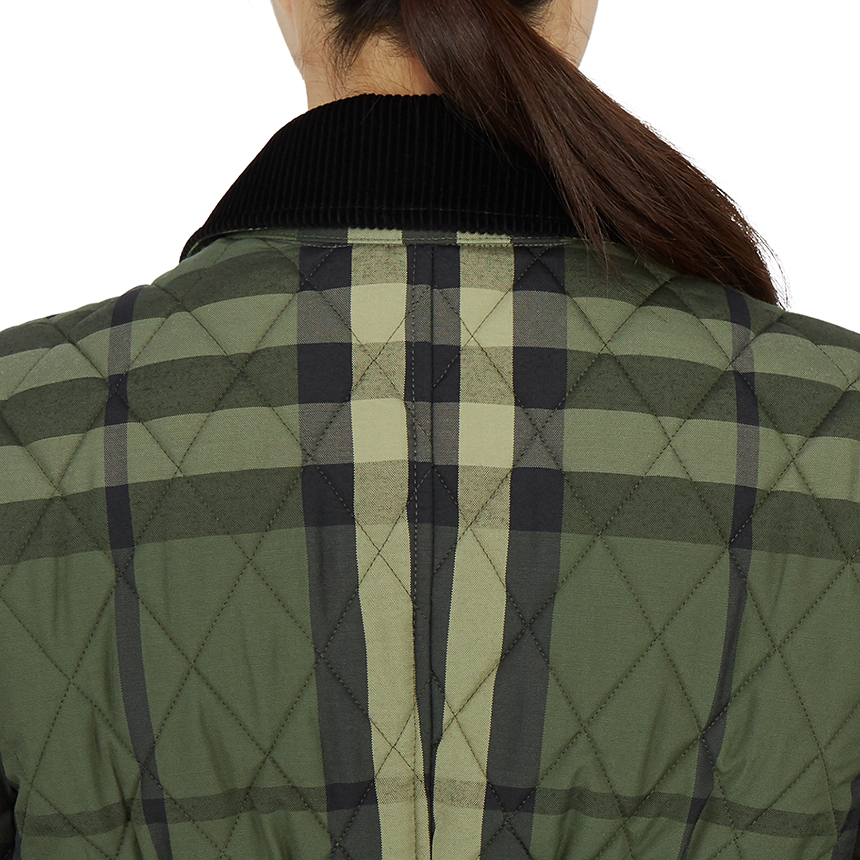 버버리(BURBERRY) 코듀로이 다이아몬드 퀼팅 여자 울 반 자켓 LYDD CHK 8041499 A3501