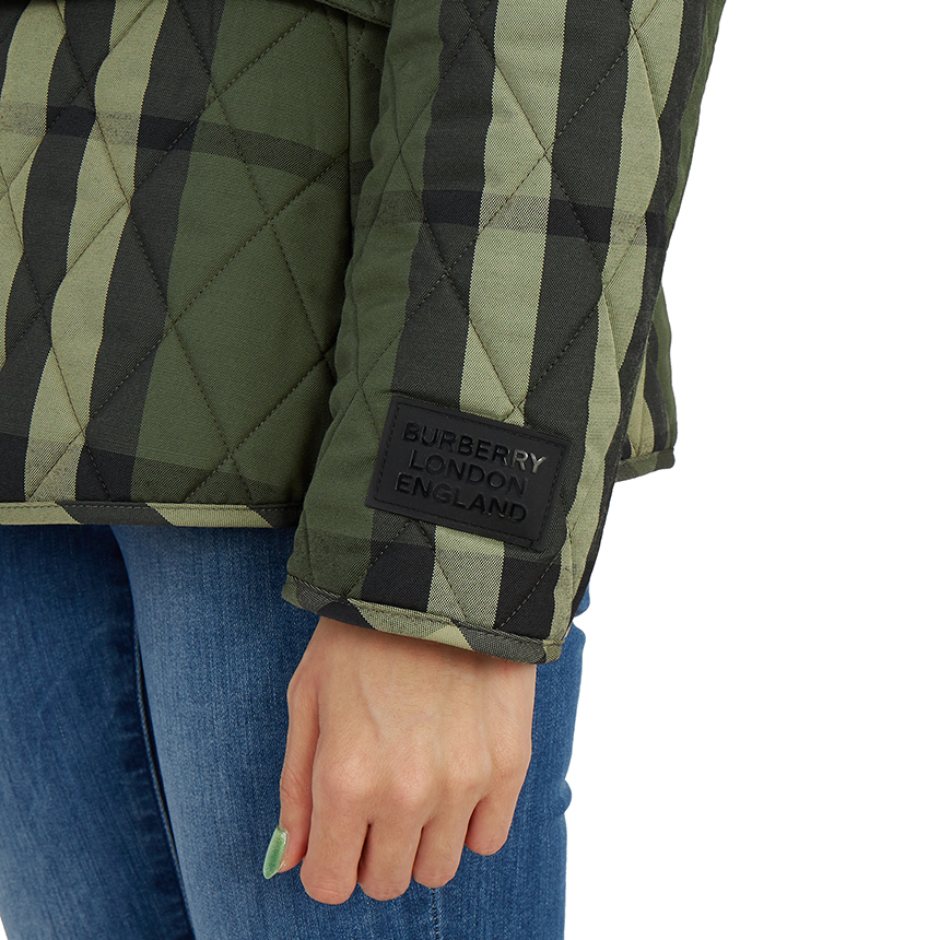 버버리(BURBERRY) 코듀로이 다이아몬드 퀼팅 여자 울 반 자켓 LYDD CHK 8041499 A3501