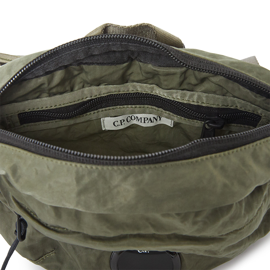 씨피컴퍼니(CP COMPANY) 렌즈공용 벨트백/크로스바디백 11CMAC112A 005269G 665