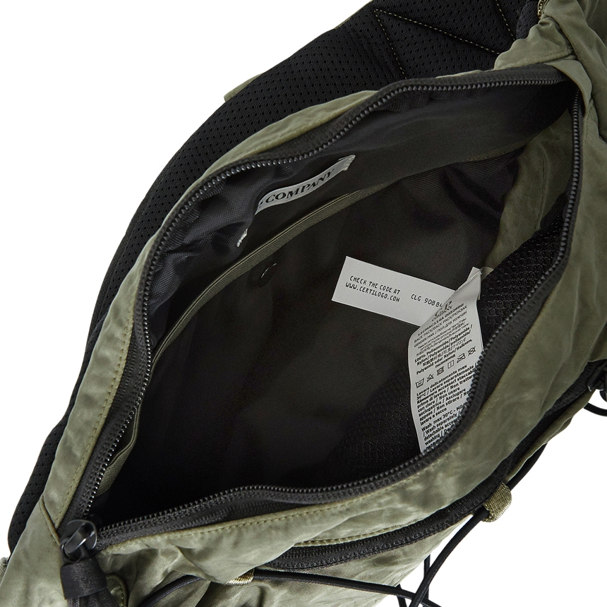 씨피컴퍼니(CP COMPANY) 렌즈 공용 크로스바디백/럭색 11CMAC114A 005269G 665