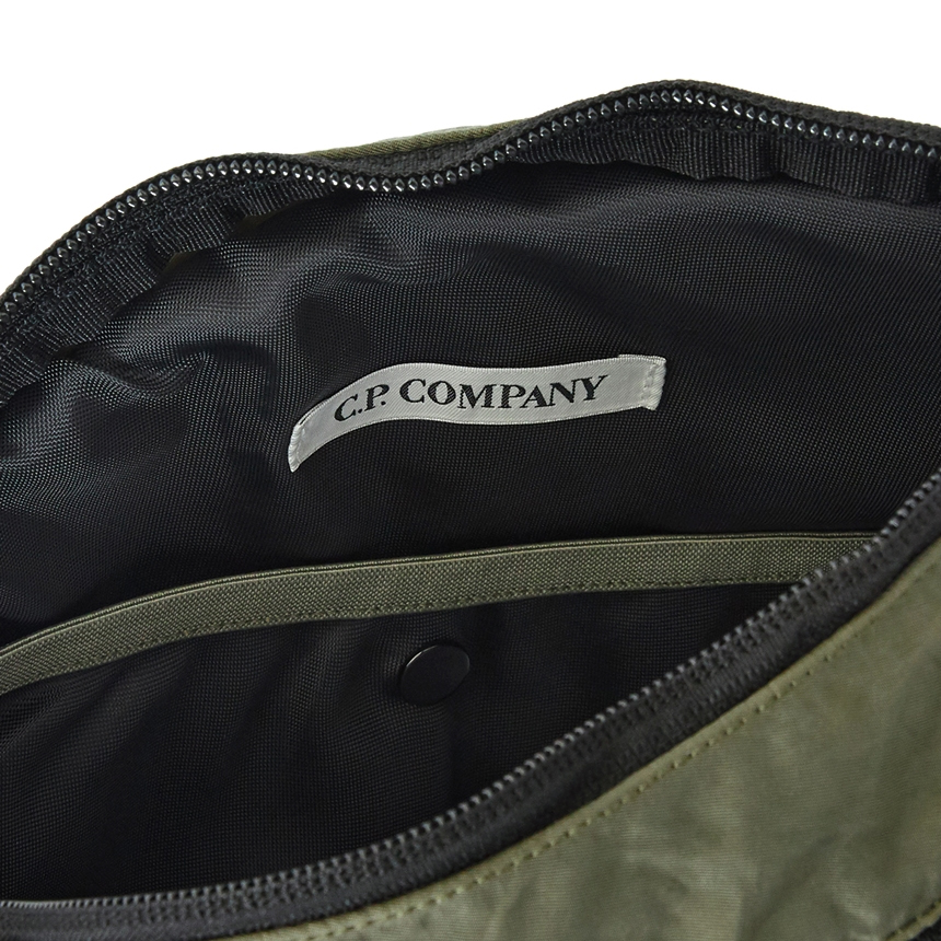 씨피컴퍼니(CP COMPANY) 렌즈 공용 크로스바디백/럭색 11CMAC114A 005269G 665