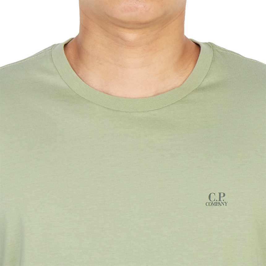 씨피컴퍼니(CP COMPANY) 로고 고글 그래픽 남자 반팔티셔츠 10CMTS037A 005100W 631