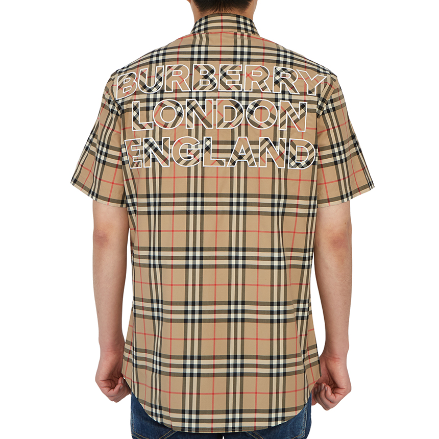 버버리(BURBERRY) 로고 아플리케 빈티지 체크 남자 반팔 셔츠 CHALCROFT 8038524 A7028