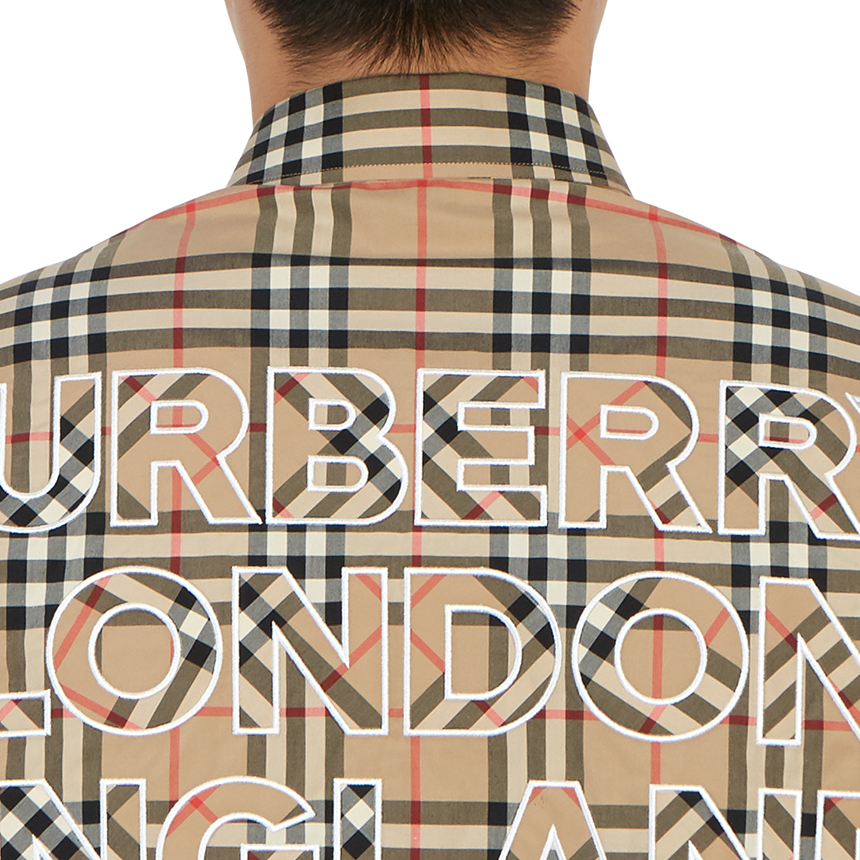 버버리(BURBERRY) 로고 아플리케 빈티지 체크 남자 반팔 셔츠 CHALCROFT 8038524 A7028