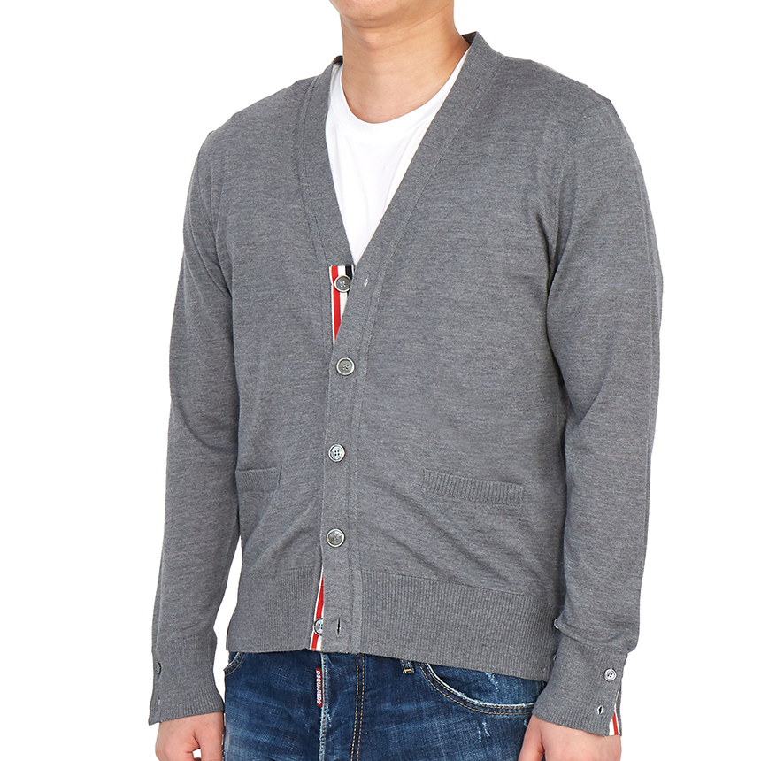 톰브라운(THOM BROWNE) 클래식 삼선 인타르시아 스트라이프 남자 울 가디건 MKC262A 00014 035