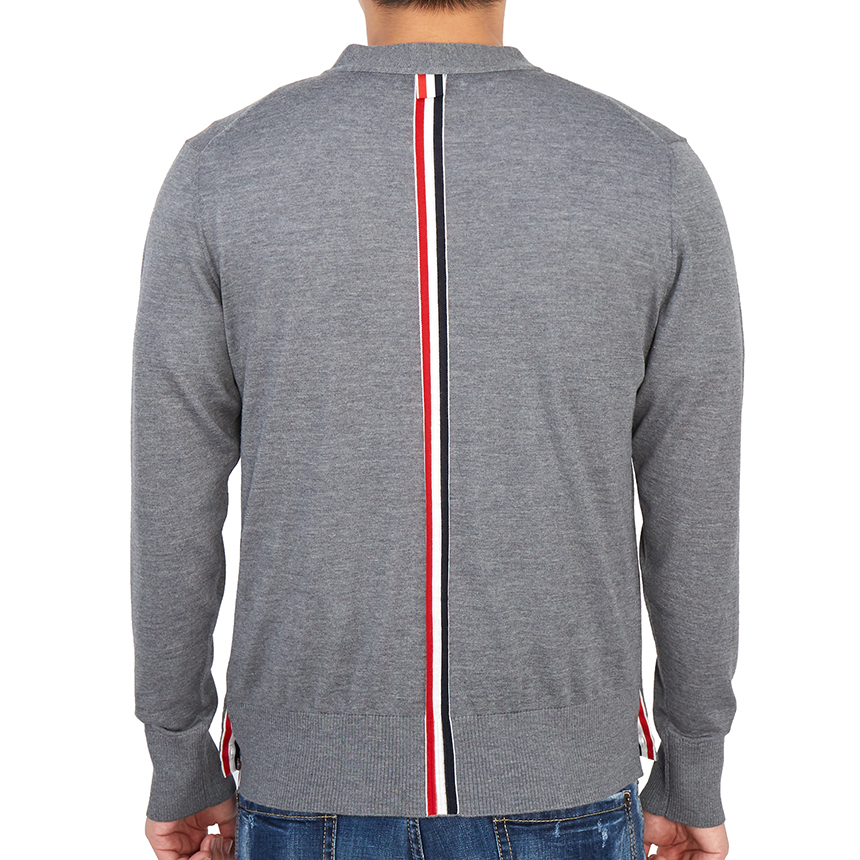 톰브라운(THOM BROWNE) 클래식 삼선 인타르시아 스트라이프 남자 울 가디건 MKC262A 00014 035