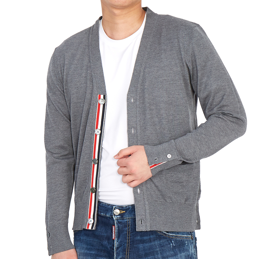 톰브라운(THOM BROWNE) 클래식 삼선 인타르시아 스트라이프 남자 울 가디건 MKC262A 00014 035