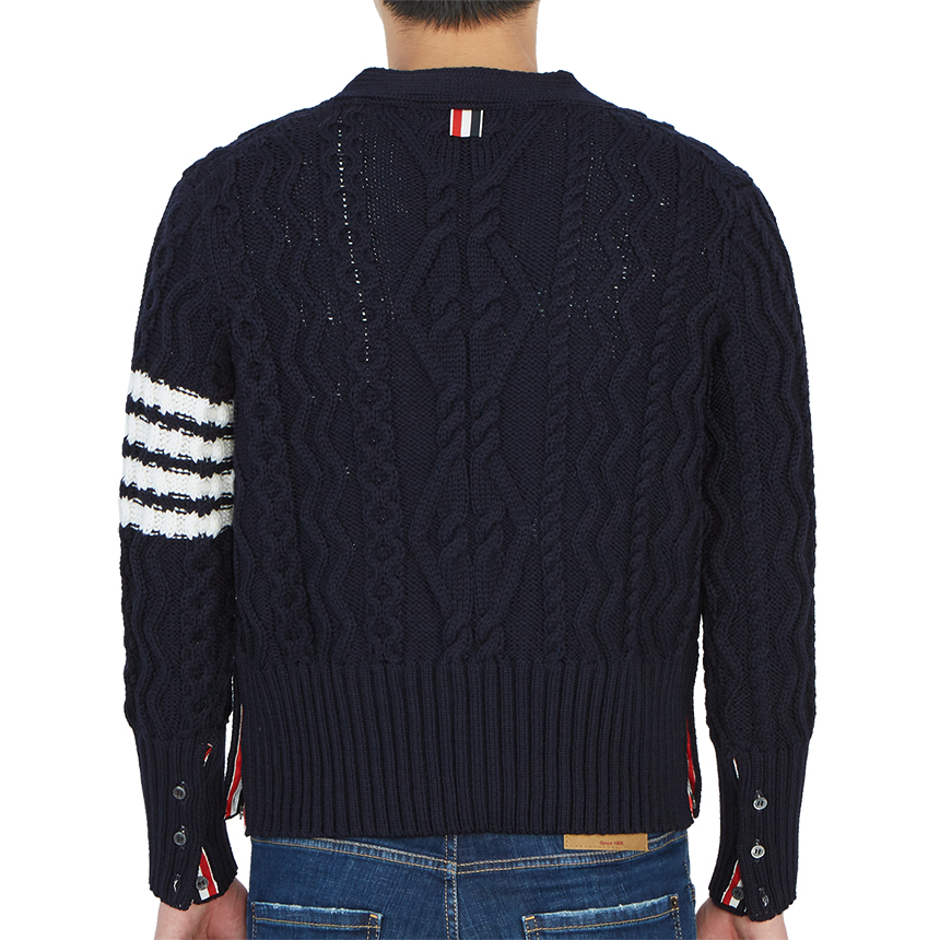 톰브라운(THOM BROWNE) 사선 완장 아란 케이블 클래식 남자 울 가디건 MKC309A Y1006 415