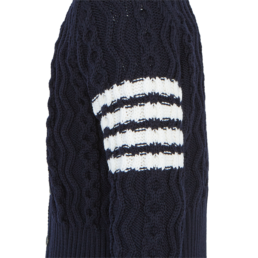 톰브라운(THOM BROWNE) 사선 완장 아란 케이블 클래식 남자 울 가디건 MKC309A Y1006 415