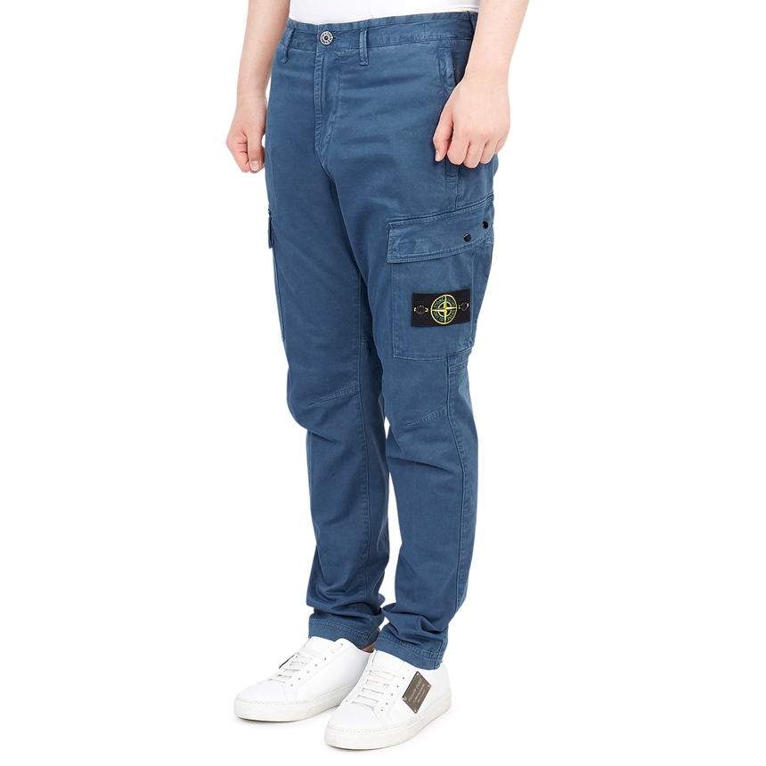 스톤아일랜드(STONE ISLAND) 와펜 남자 카고 바지 레귤러 테이퍼드핏 741530504 V0124