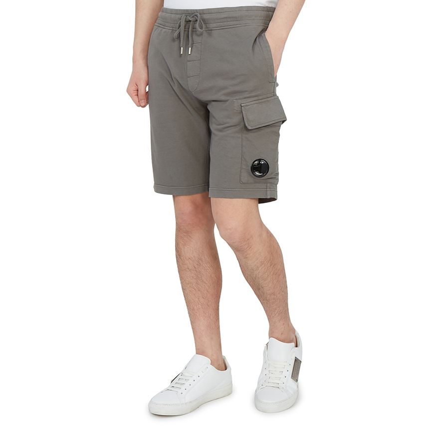 씨피컴퍼니(CP COMPANY) 라이트 플리스 렌즈 남자 버뮤다 카고 반바지 10CMSB041A 002246G 938