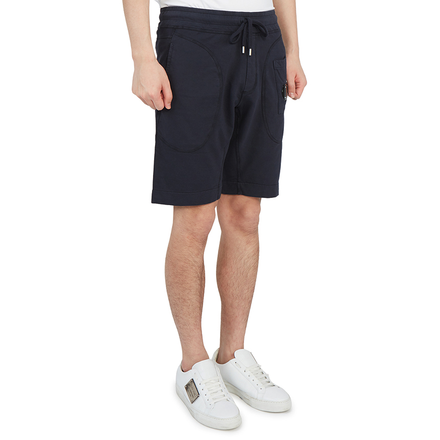 씨피컴퍼니(CP COMPANY) 라이트 플리스 렌즈 남자 조깅 버뮤다 반바지 레귤러핏 10CMSB157A 002246G 888