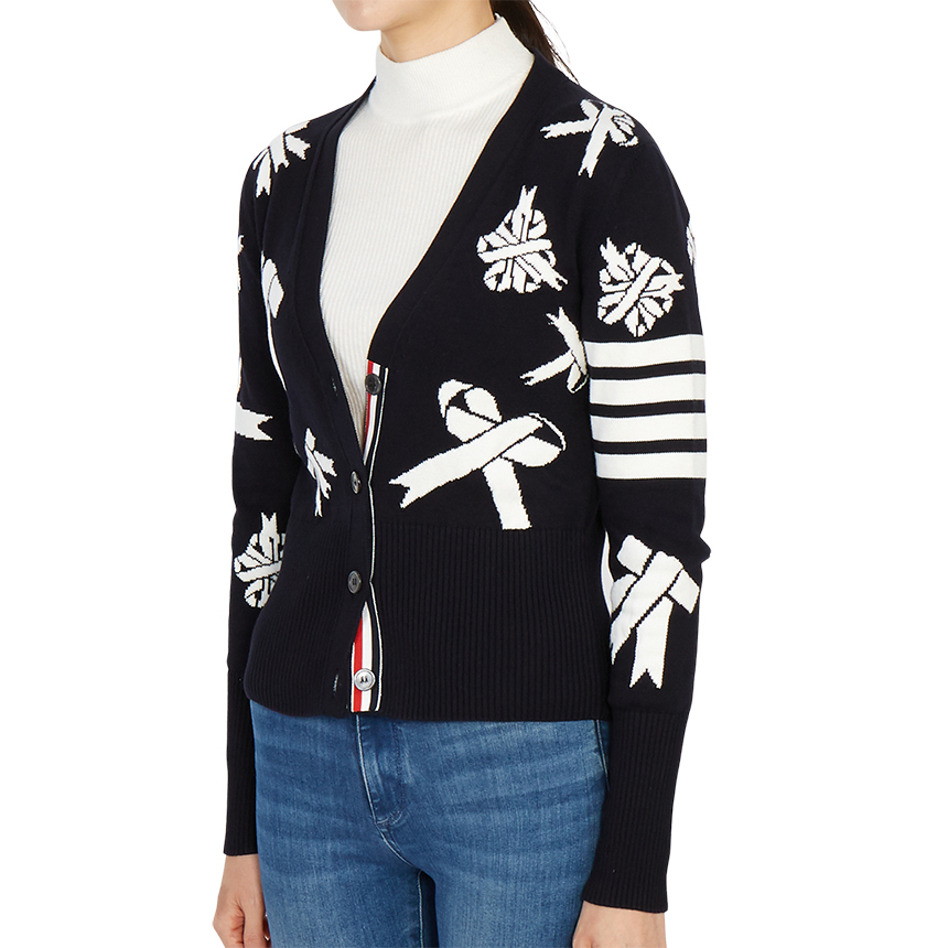 톰브라운(THOM BROWNE) 사선 완장 인타르시아 리본 여자 가디건 FKC384A Y3006 415