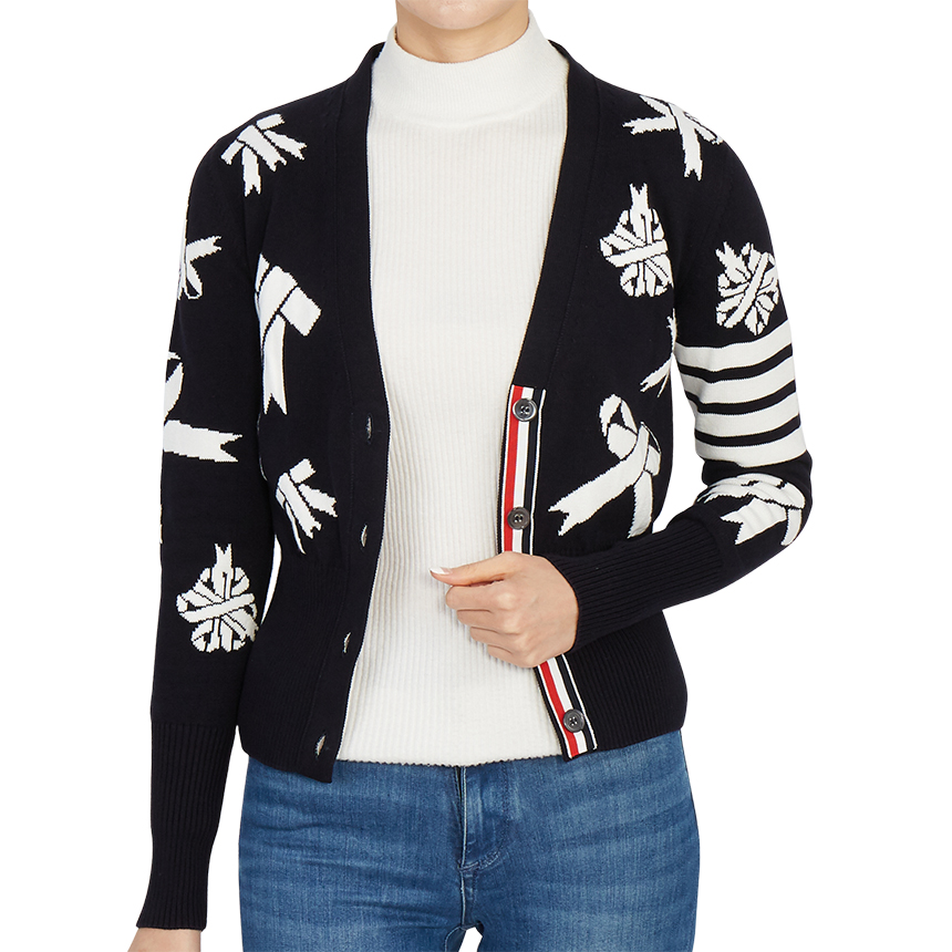 톰브라운(THOM BROWNE) 사선 완장 인타르시아 리본 여자 가디건 FKC384A Y3006 415