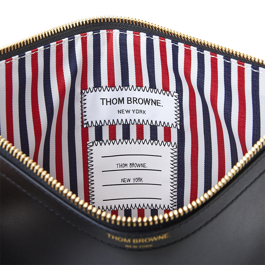 톰브라운(THOM BROWNE) 삼선탭 스몰 도큐먼트 공용 클러치/파우치백 MAC112A 06549 001