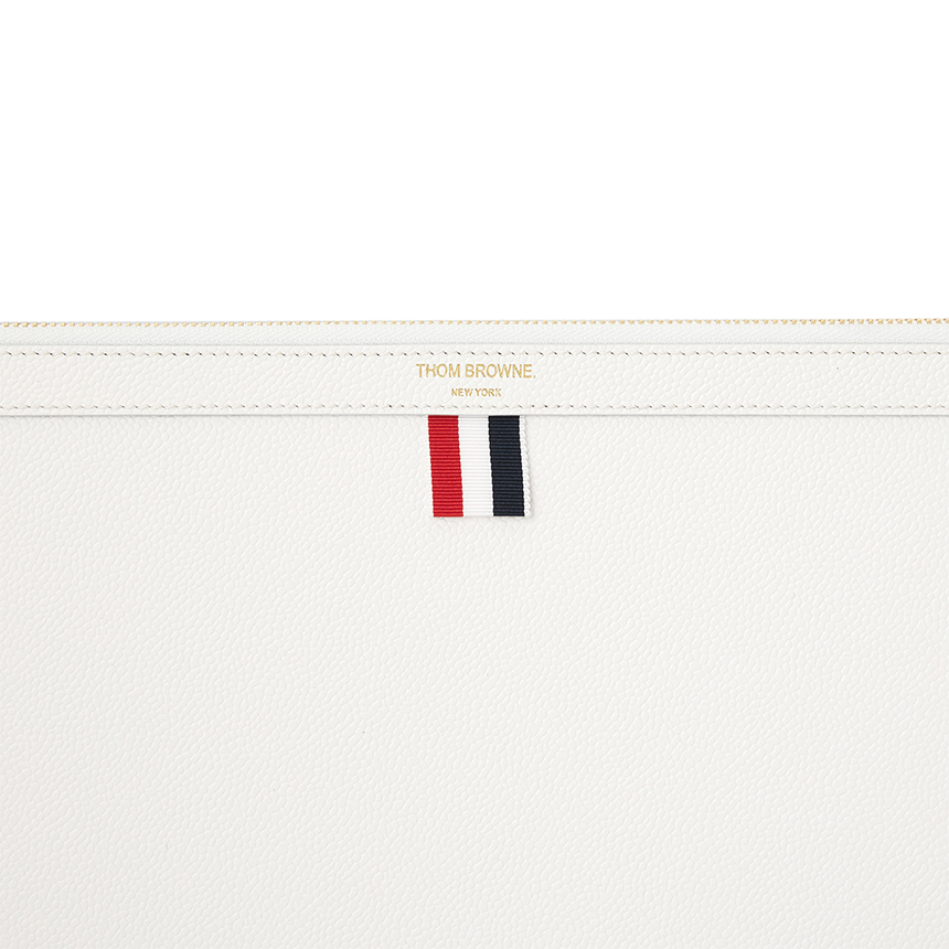톰브라운(THOM BROWNE) 삼선 다이애그널 미디엄 도큐먼트 공용 클러치/파우치백 MAC117A 00198 100