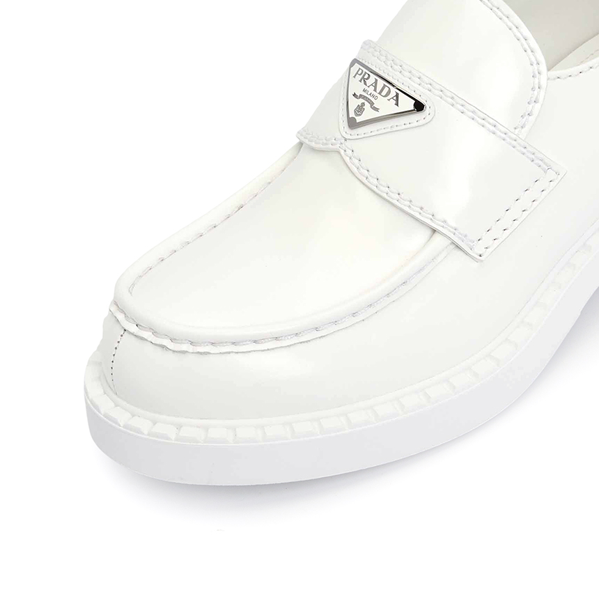 프라다(PRADA) 로고 브러시드 남자 로퍼 2DE127 055 F0009
