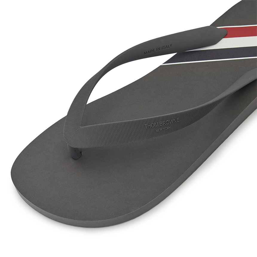 톰브라운(THOM BROWNE) 삼선 스트라이프 남자 조리 MFL071A 05690 035