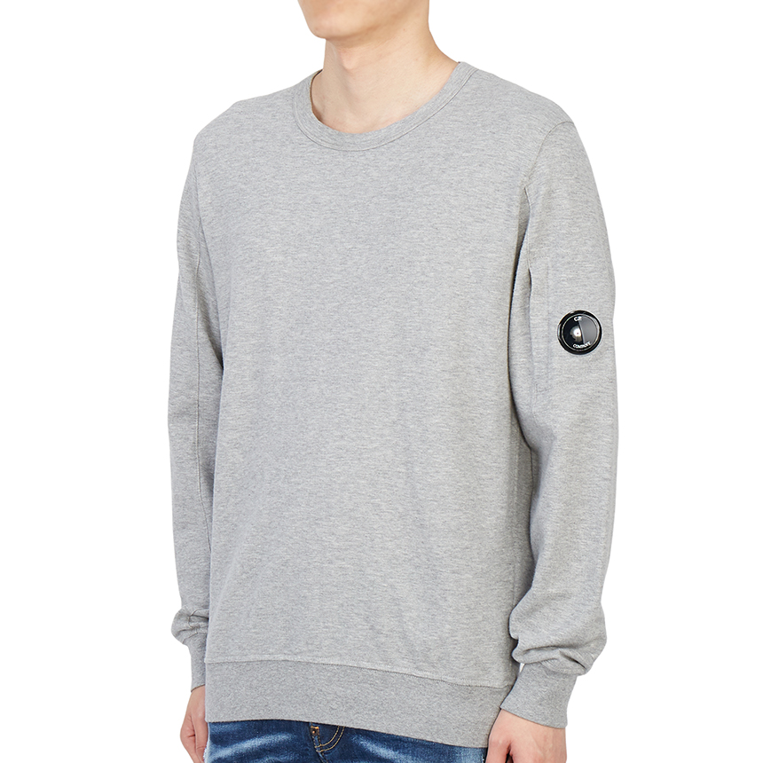 씨피컴퍼니(CP COMPANY) 라이트 플리스 렌즈 남자 긴팔 맨투맨 티셔츠 레귤러핏 12CMSS032A 002246G M93