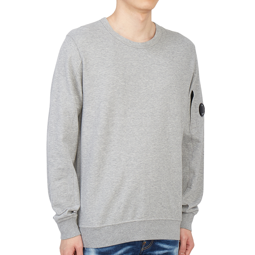 씨피컴퍼니(CP COMPANY) 라이트 플리스 렌즈 남자 긴팔 맨투맨 티셔츠 레귤러핏 12CMSS032A 002246G M93