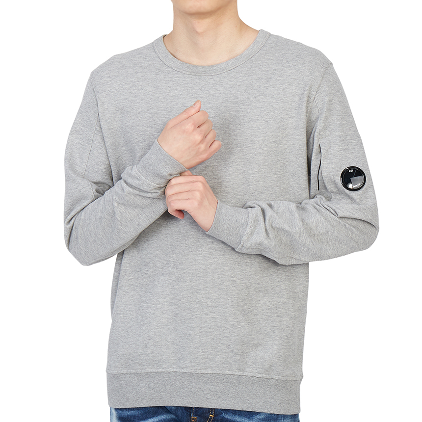 씨피컴퍼니(CP COMPANY) 라이트 플리스 렌즈 남자 긴팔 맨투맨 티셔츠 레귤러핏 12CMSS032A 002246G M93
