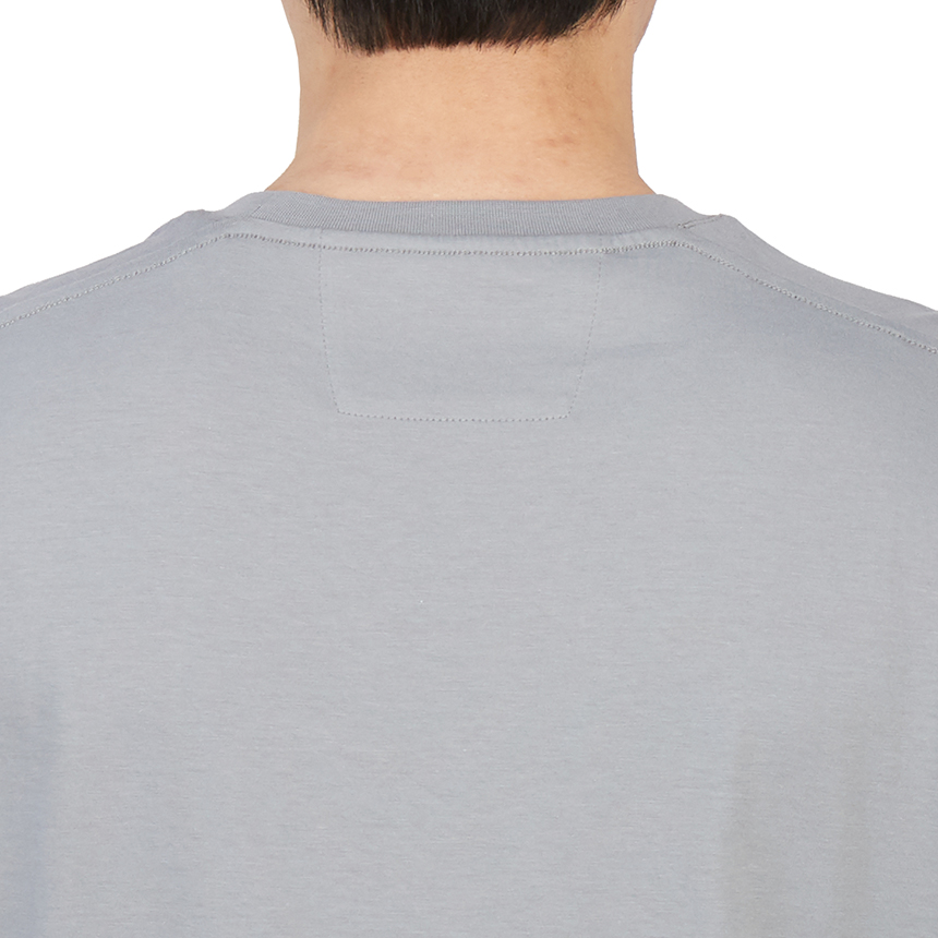 씨피컴퍼니(CP COMPANY) 토널 로고 남자 반팔티셔츠 릴렉스핏 12CMTS123A 006011W 937