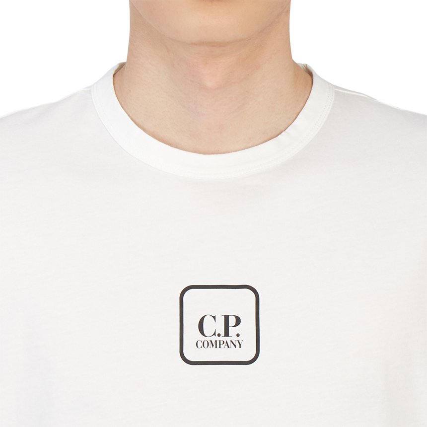 씨피컴퍼니(CP COMPANY) 메트로폴리스 그래픽 남자 반팔티셔츠미드웨이트핏 12CMTS192A 005100W 103